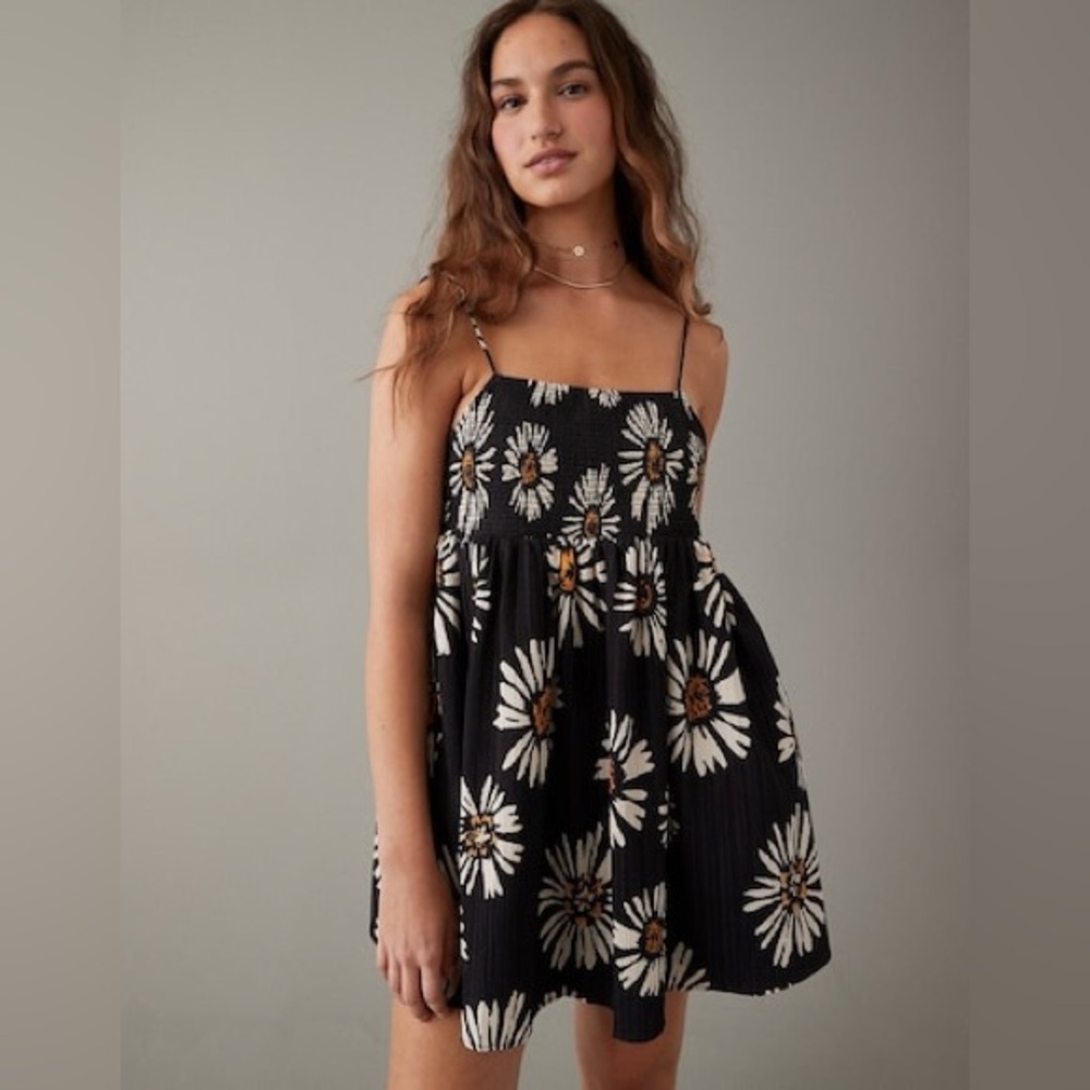 AMERICAN EAGLE WOMEN BLACK SMOCKED CAMI MINI DRESS Size M